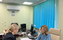 «Важно решать вопросы бизнеса на месте»: Елена Рулева встретилась с предпринимателями в Тихвине на базе МФЦ для бизнеса.
