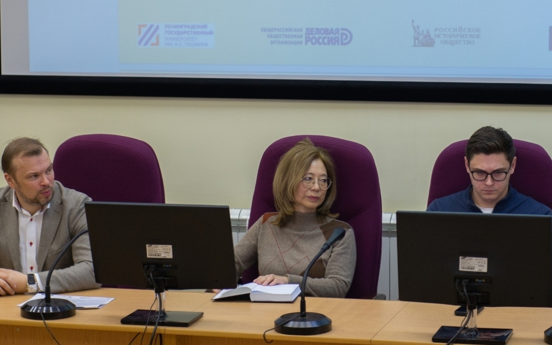Уполномоченный по защите прав предпринимателей в Ленинградской области Елена Рулева провела встречу со студентами ЛГУ им. Пушкина