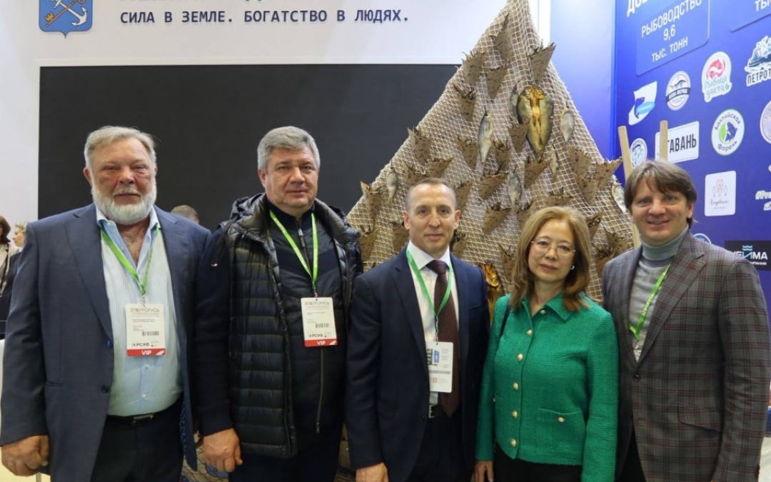 Уполномоченный по защите прав предпринимателей в Ленинградской области Елена Рулева посетила международную отраслевую выставку «Агрорусь-2026».