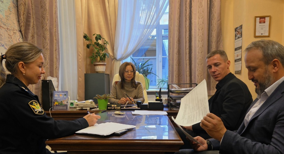 https://ombudsmanbiz47.ru/news/16-sentyabrya-sostoyalas-rabochaya-vstrecha-upolnomochennogo-po-zaschite-prav-predprinimateley-v-leningradskoy-oblasti-eleny-rulevoy-i-vrio-rukovoditelya-regionalnogo-ufssp-olega-karachentseva/
