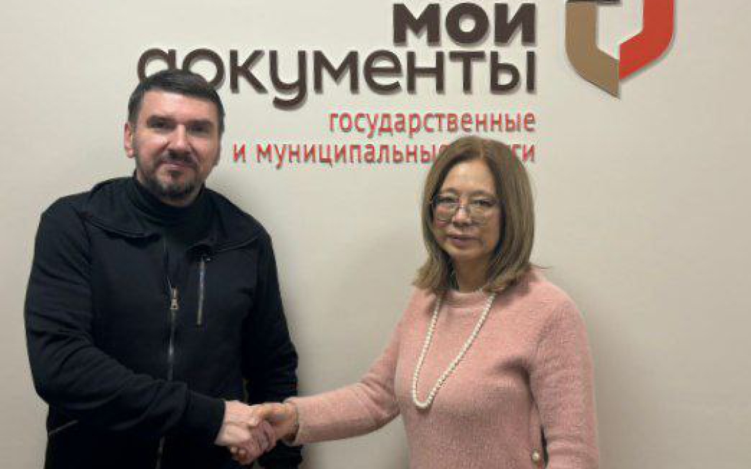 В рамках рабочей встречи, состоявшейся в Гатчине, региональный уполномоченный  по защите прав предпринимателей Елена Рулева встретилась с руководителем Центра юридической поддержки граждан и предпринимателей при Штабе общественной поддержки партии «Единая Россия» Андреем Богоявленским